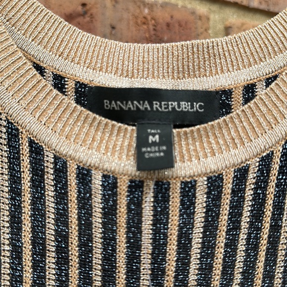 Gorgeous, NEW with TAGS Banana Republic gold & navy pleated dress. - Picture 3 of 6